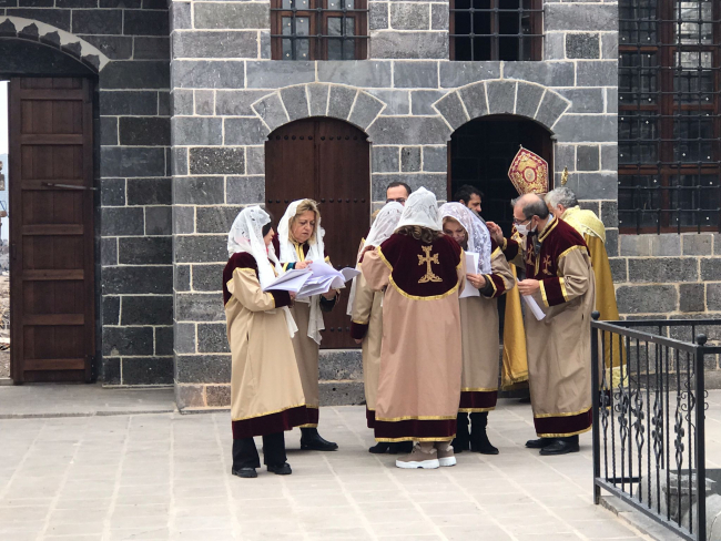 Diyarbakır'da teröristlerin tahrip ettiği kilisede restorasyon tamamlandı
